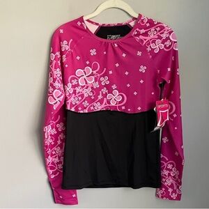 New Skirt Sports Runners Dream Pink and Black Long Sleeve Pullover Shirt
Small